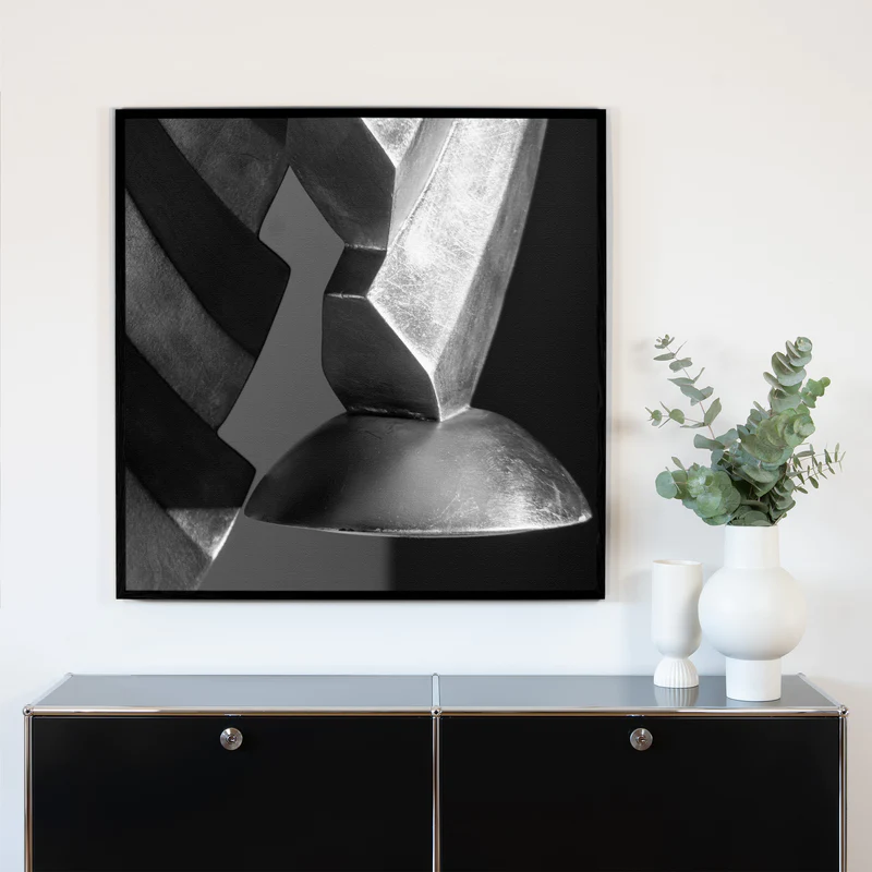 Magnitudo_Firmness_gross_Quadrat_Front_Anthrazit_Akustikbild_Schallschutzbild_Schallabsorber_Raumakustikverbessern_Akustikwerke_Designbild_Holzrahmen_Leinenst Magnitudo_Firmness_gross_Quadrat_Front_Anthrazit_Akustikbild_Schallschutzbild_Schallabsorber_Raumakustikverbessern_Akustikwerke_Designbild_Holzrahmen_Leinenst