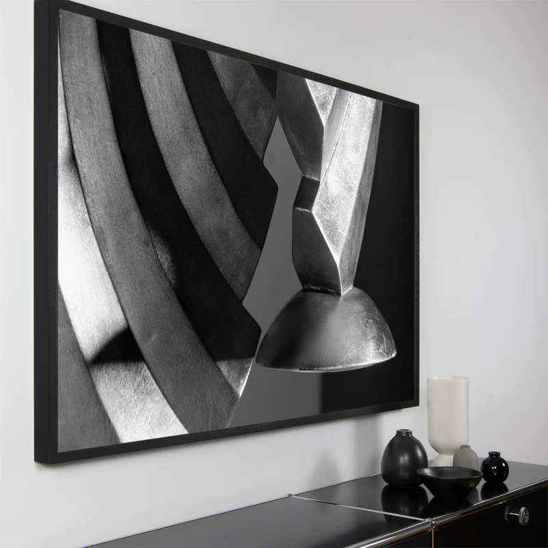 Magnitudo_Firmness_gross_Quer_Seite_Anthrazit_Akustikbild_Schallschutzbild_Schallabsorber_Raumakustikverbessern_Akustikwerke_Designbild_Holzrahmen_Leinenstof Magnitudo_Firmness_gross_Quer_Seite_Anthrazit_Akustikbild_Schallschutzbild_Schallabsorber_Raumakustikverbessern_Akustikwerke_Designbild_Holzrahmen_Leinenstof