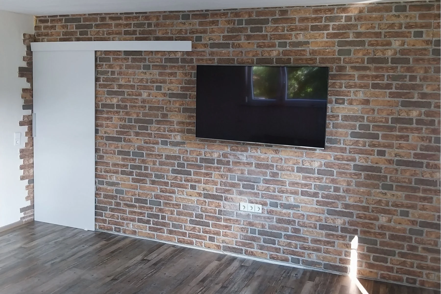 Brick_look_789-129_wall_panels_with_TV_wall