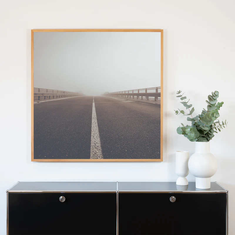 Magnitudo_Target_gross_Quadrat_Front_Buche_Akustikbild_Schallschutzbild_Schallabsorber_Raumakustikverbessern_Akustikwerke_Designbild_Holzrahmen_Leinenstoff_Boh Magnitudo_Target_gross_Quadrat_Front_Buche_Akustikbild_Schallschutzbild_Schallabsorber_Raumakustikverbessern_Akustikwerke_Designbild_Holzrahmen_Leinenstoff_Boh