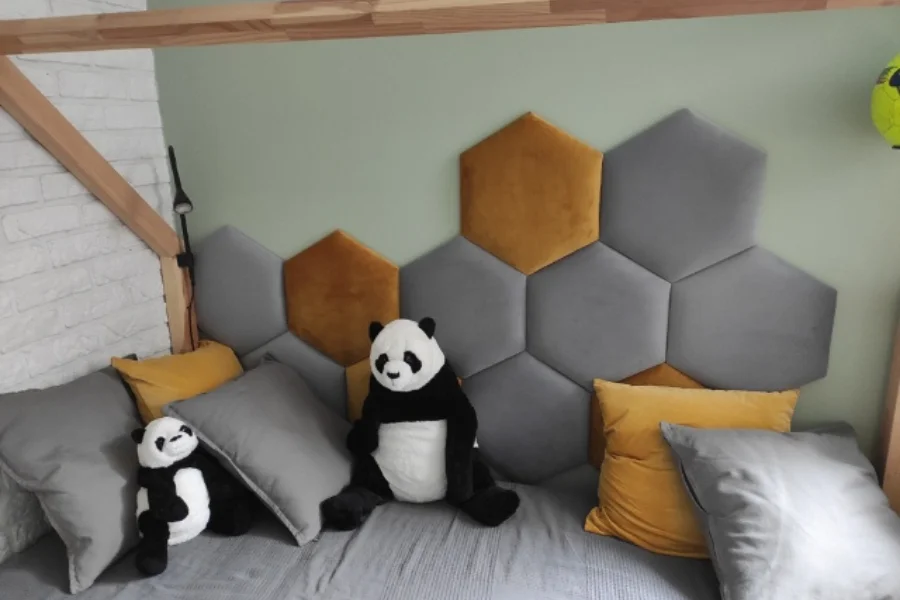 Wandpolster im Wohnzimmer - Komfort für die Wand